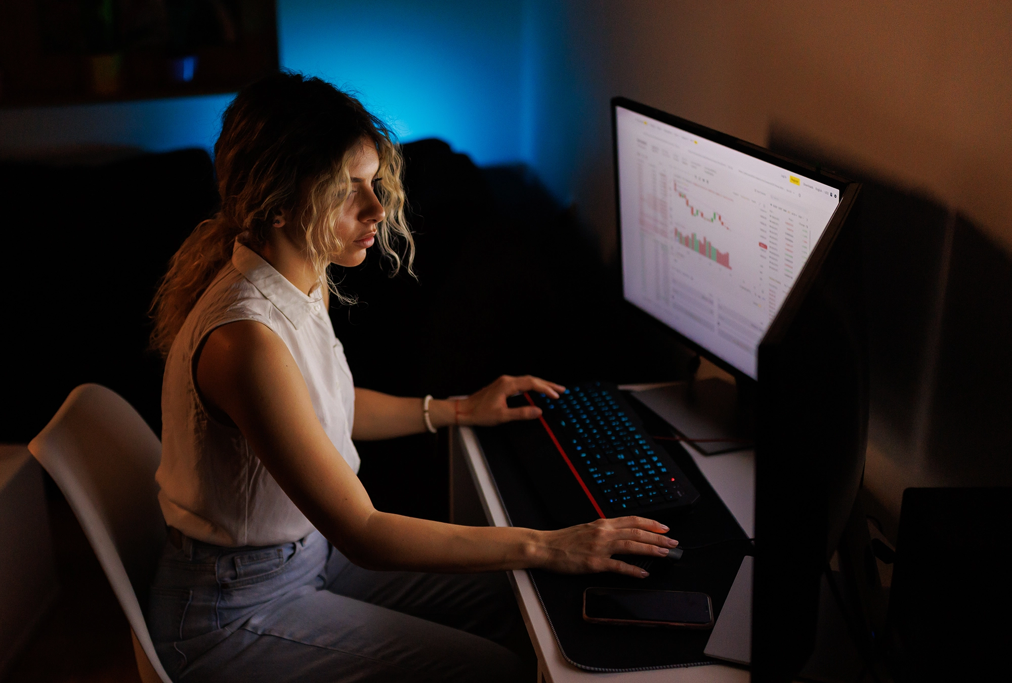 Woman on the computer checking market trends